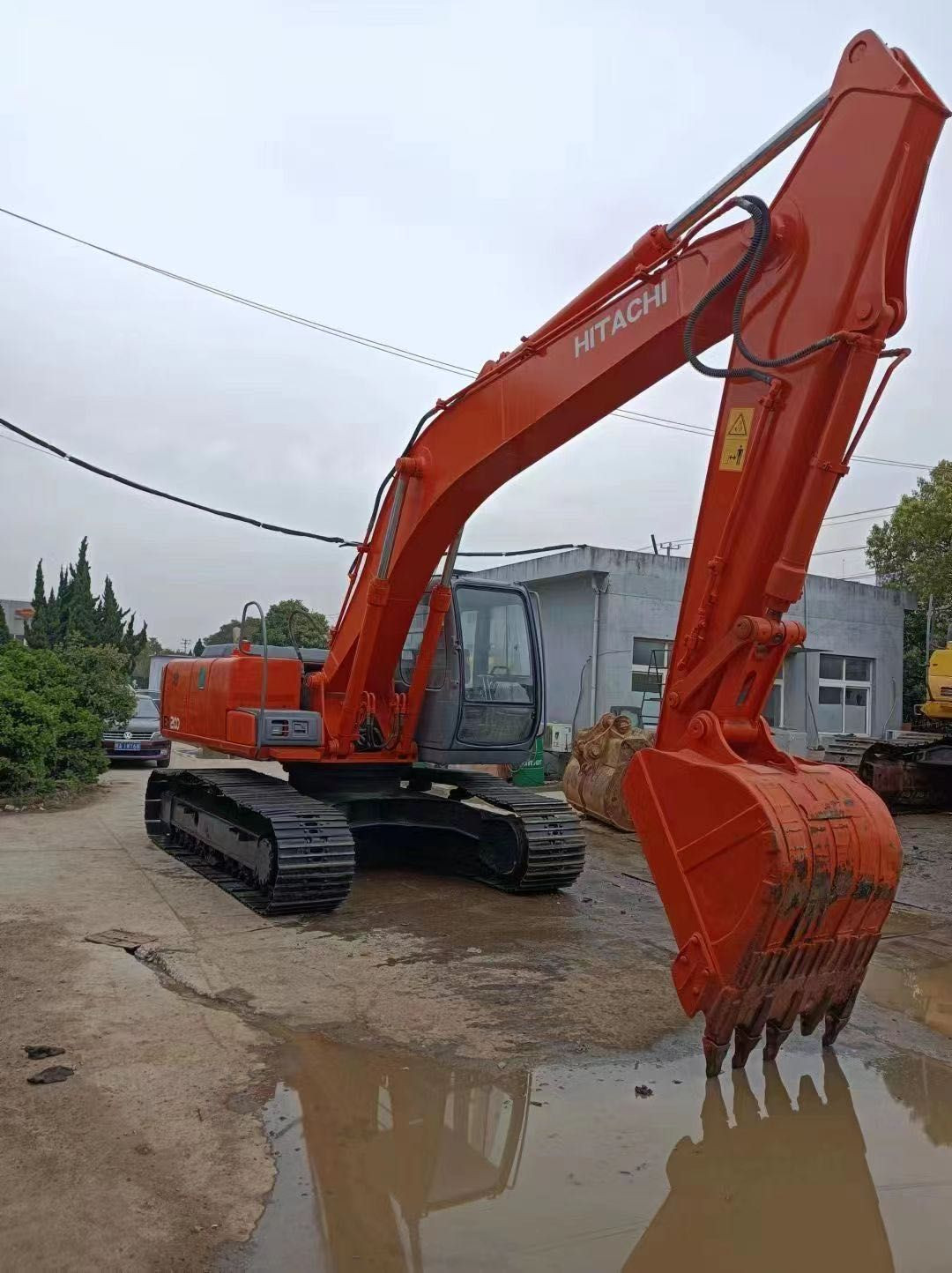 used Hitachi ZX200 crawler excavator