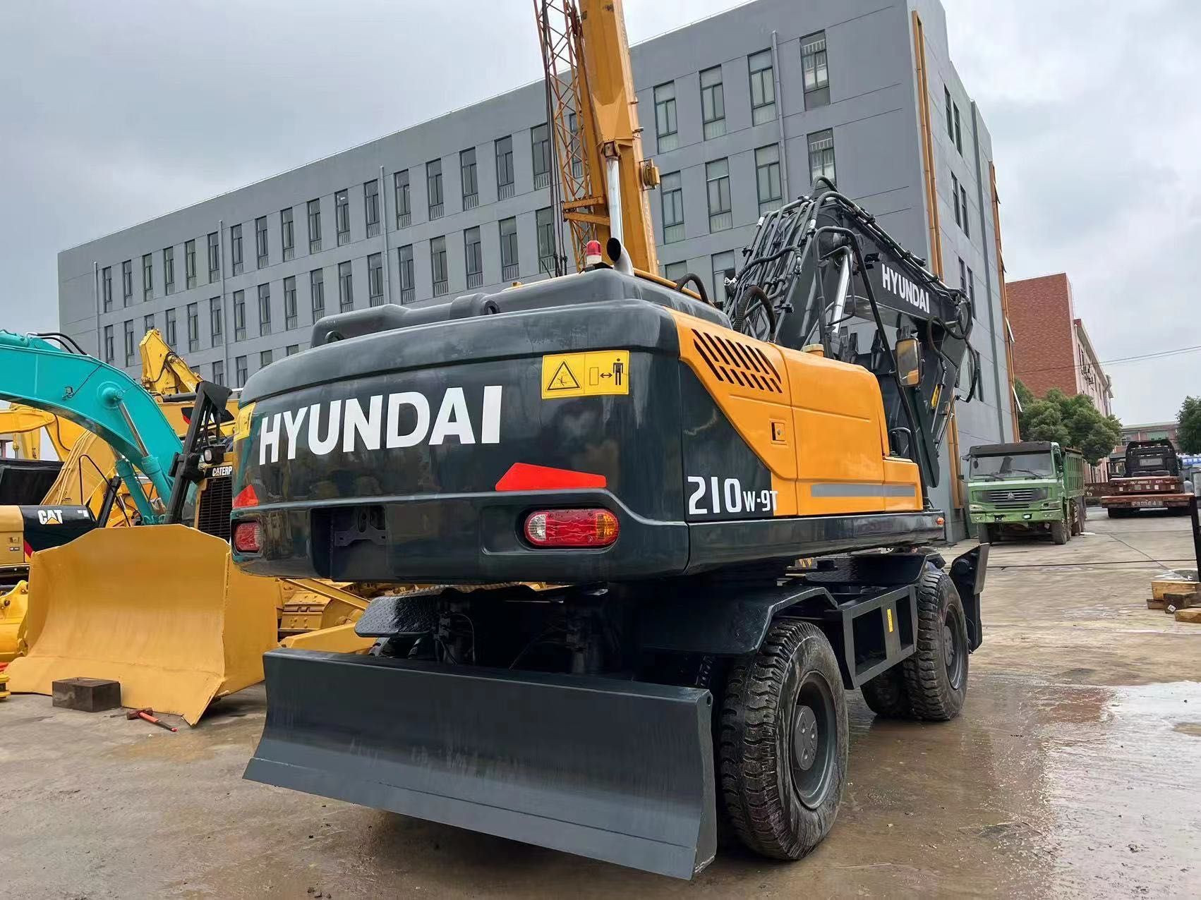 Used Hyundai 210w-9t excavator cheap for sale