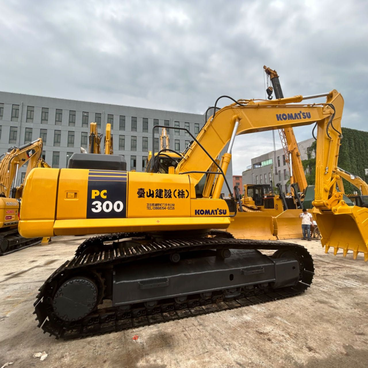 high quality 90% new 100% ready used Komatsu pc300 excavator secondhand excavators