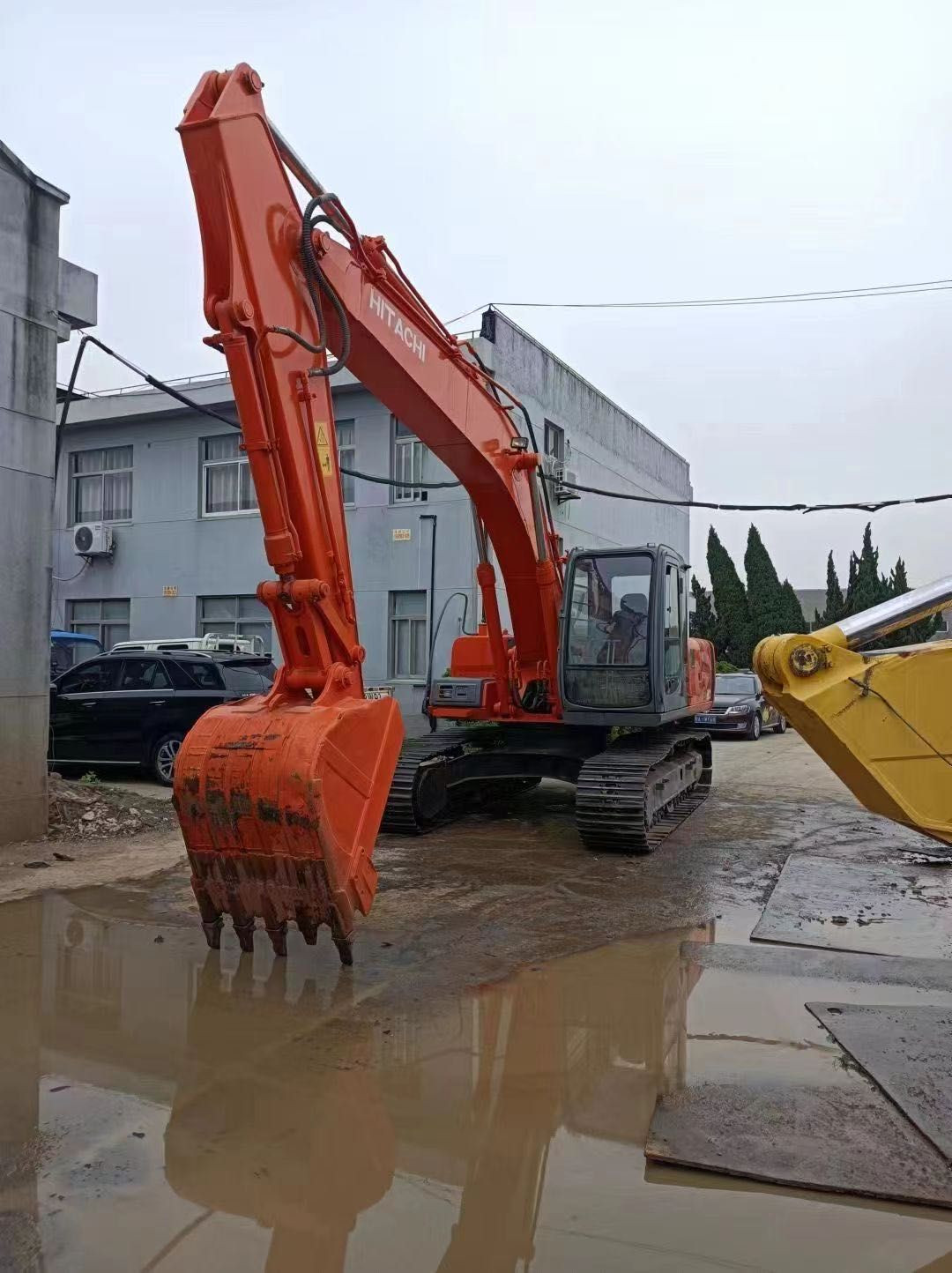 90% new 100% ready used Hitachi ZX200 crawler excavator cheap for sale