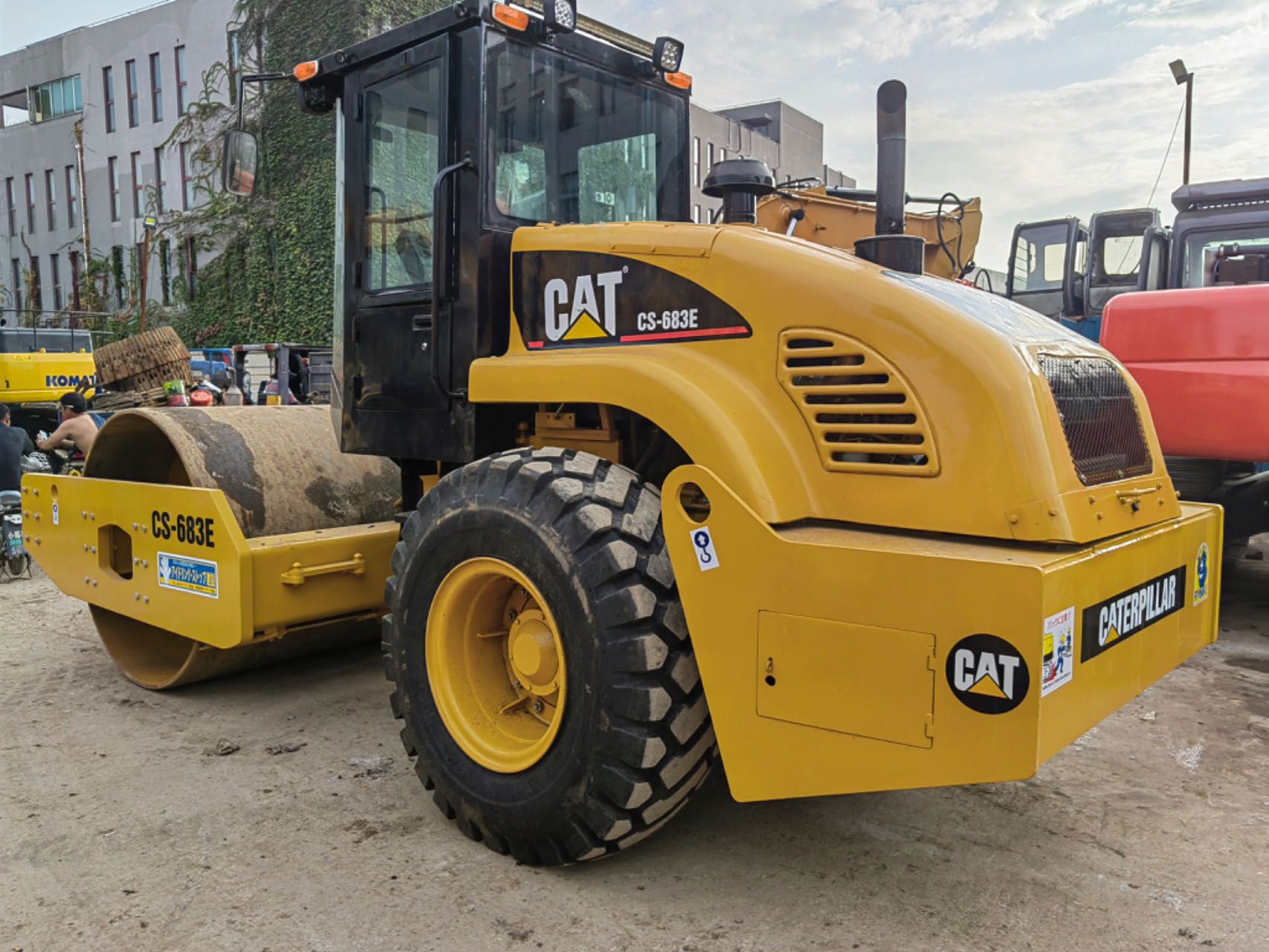 good condition Used caterpillar cs683e cat road roller