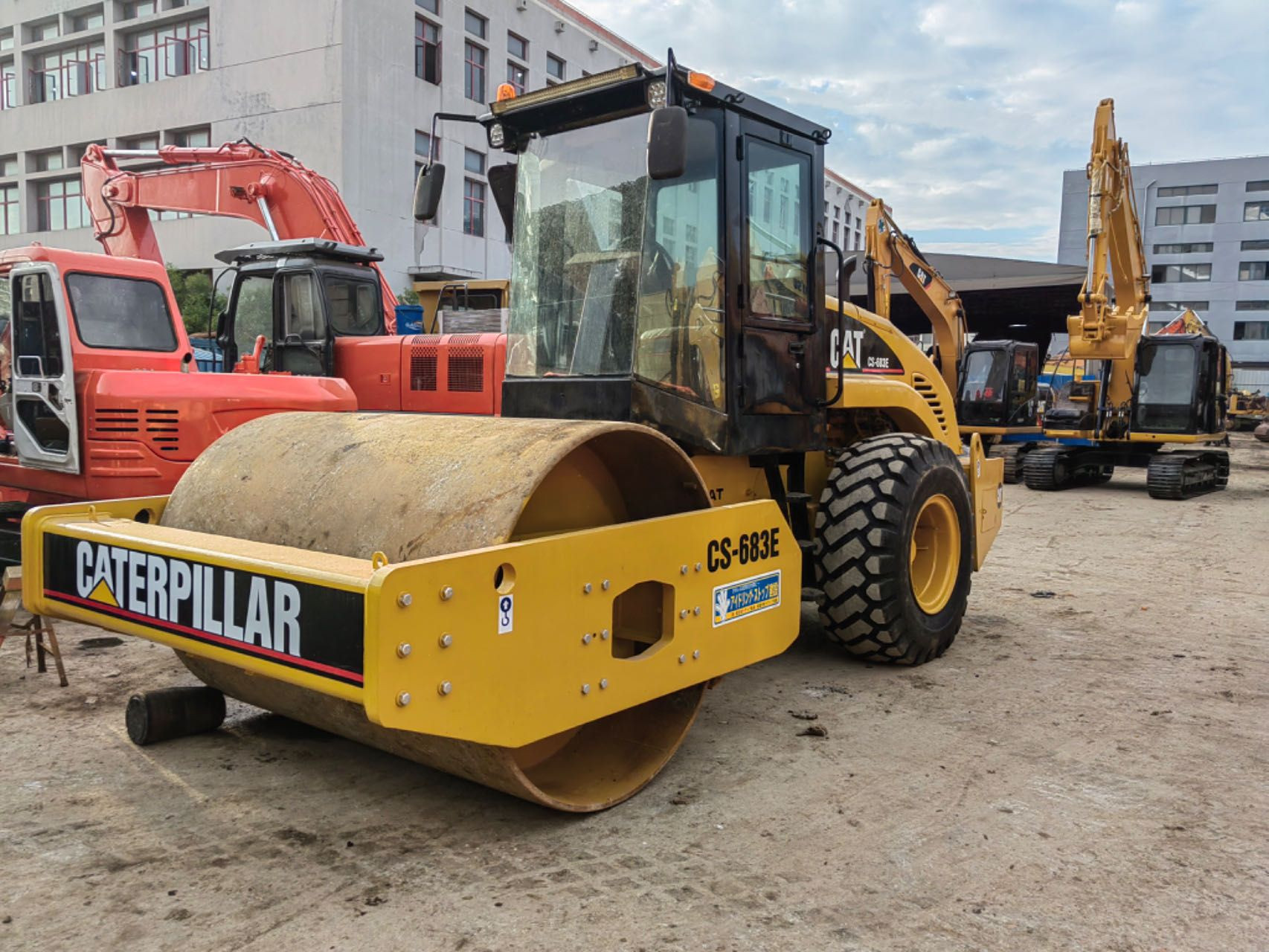 high quality machinery Used caterpillar cs683e cat road roller