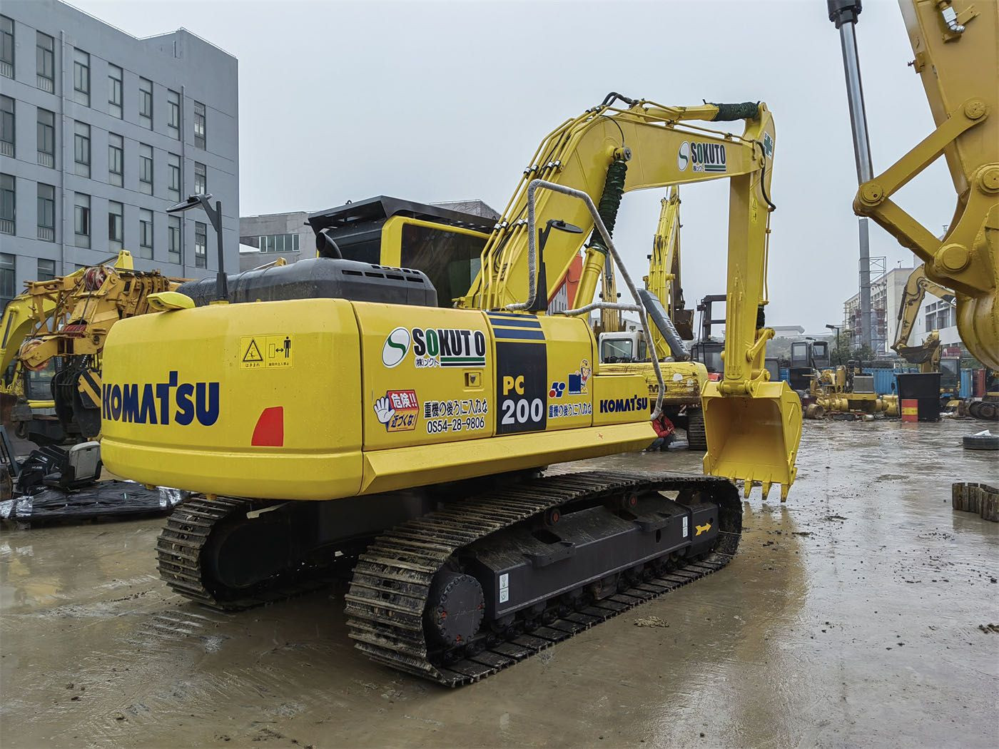 secondhand Komatsu excavator used Komatsu pc200 excavators