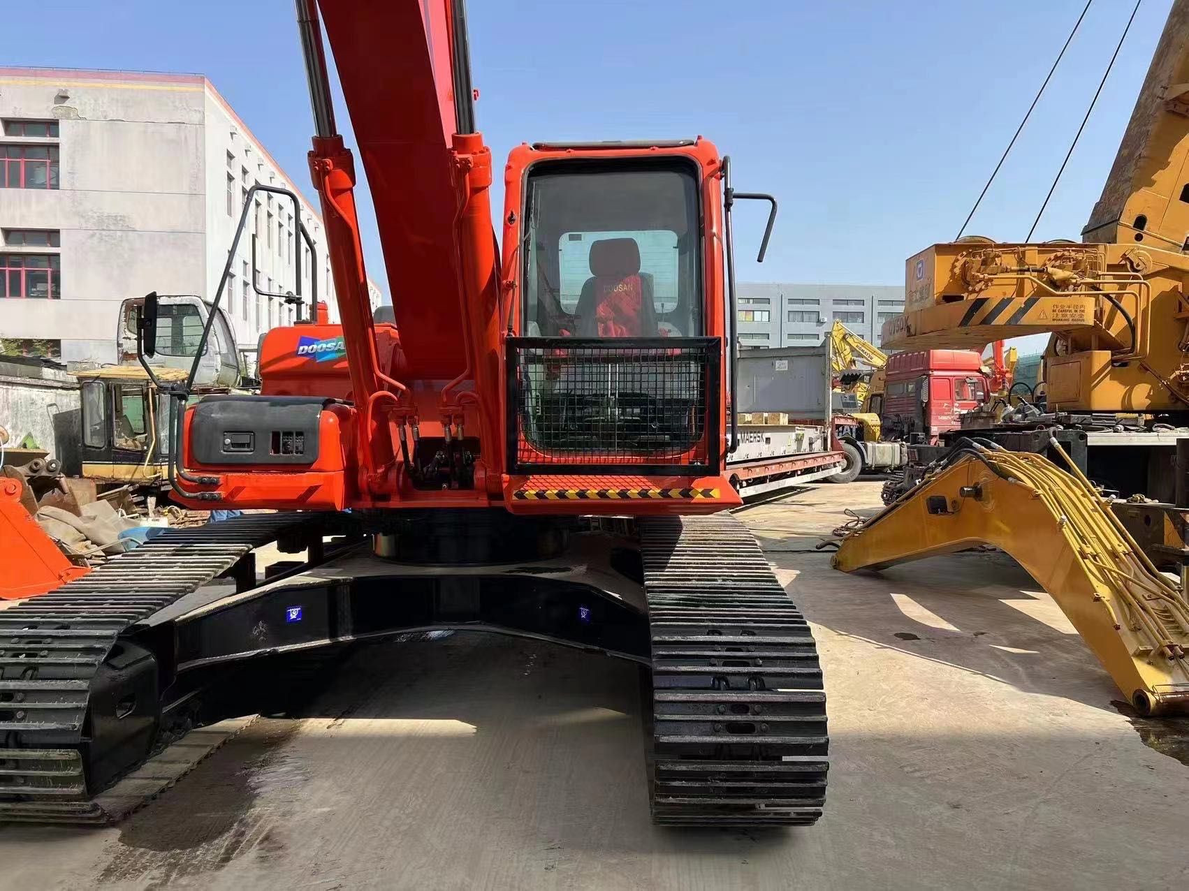 cheap for sale shanghai used 30ton excavators secondhand dx300 excavator