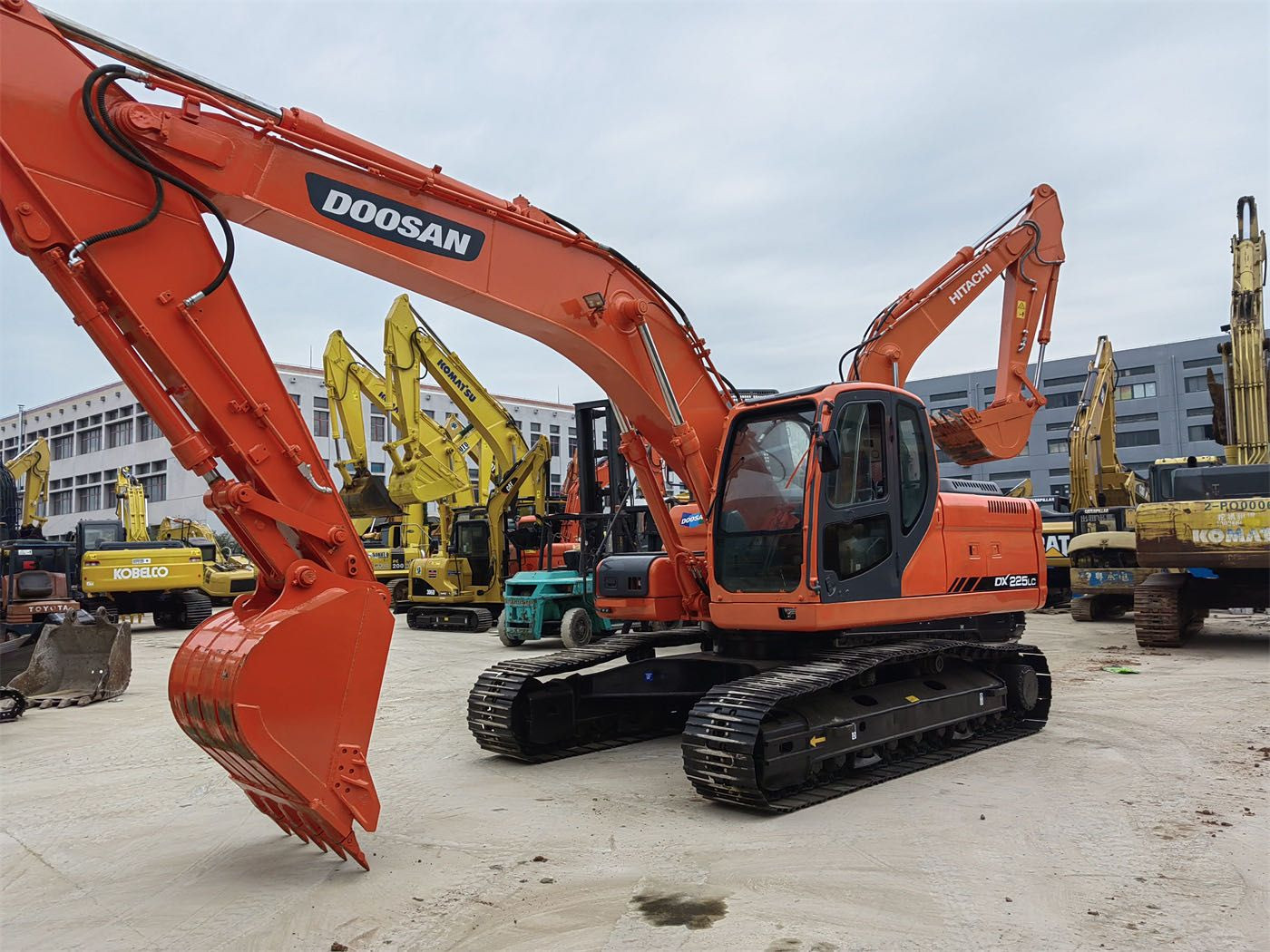 good condition used original Doosan excavators secondhand 225lc excavator